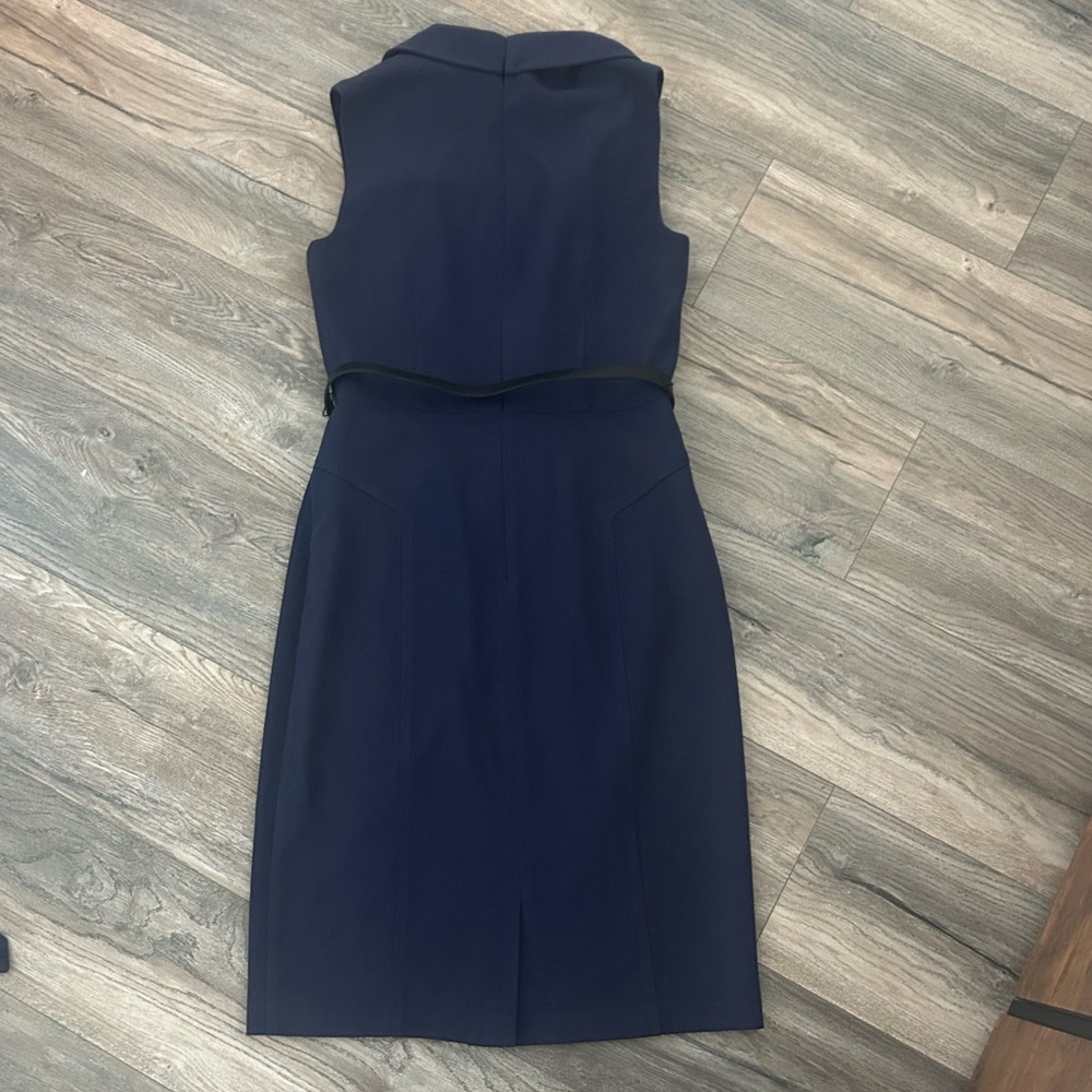 Donna ricco navy blue cowl neck sleeveless belted dress women’s size 8 - Picture 2 of 4
